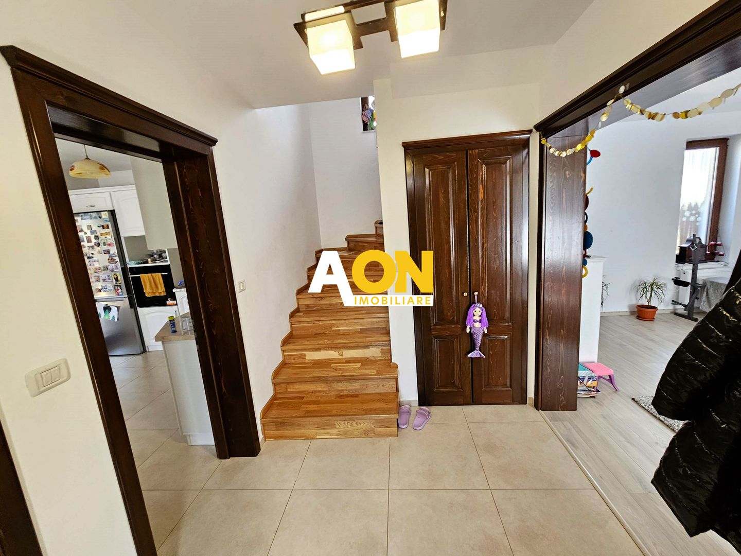 1/2 Duplex mobilat, utilat, 4 camere, pivnita, 200 mp teren - Poză 2