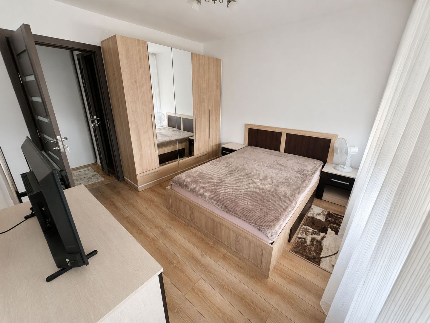 COMISION 0%, Apartament 2 Camere, Etaj 6, Lift, Renovat, Ultracentral - Poză 2