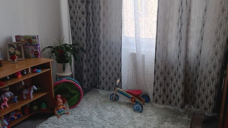 Apartament 4 camere. Zona Panselelor. Cu Centrala. - Poză 5