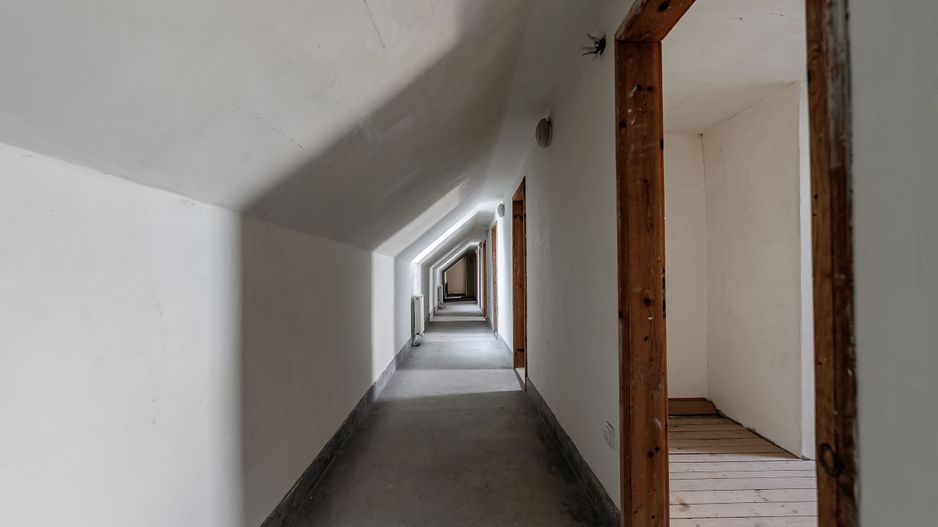 Clădire potrivită pentru proiecte educaționale sau de îngrijire - Poză 6