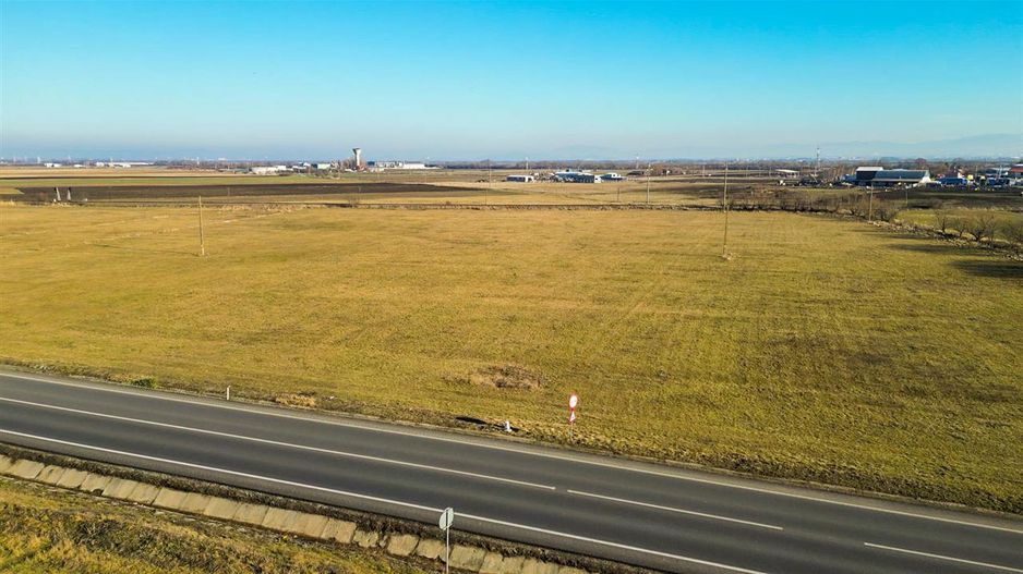 16.000 mp, teren intravilan, construibil, conditii apreciabile, Codlea Brasov - Poză 5