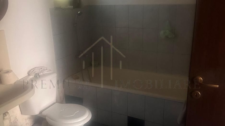 Casă batraneasca+ teren 999 mp intravilan în Oituz - Poză 4