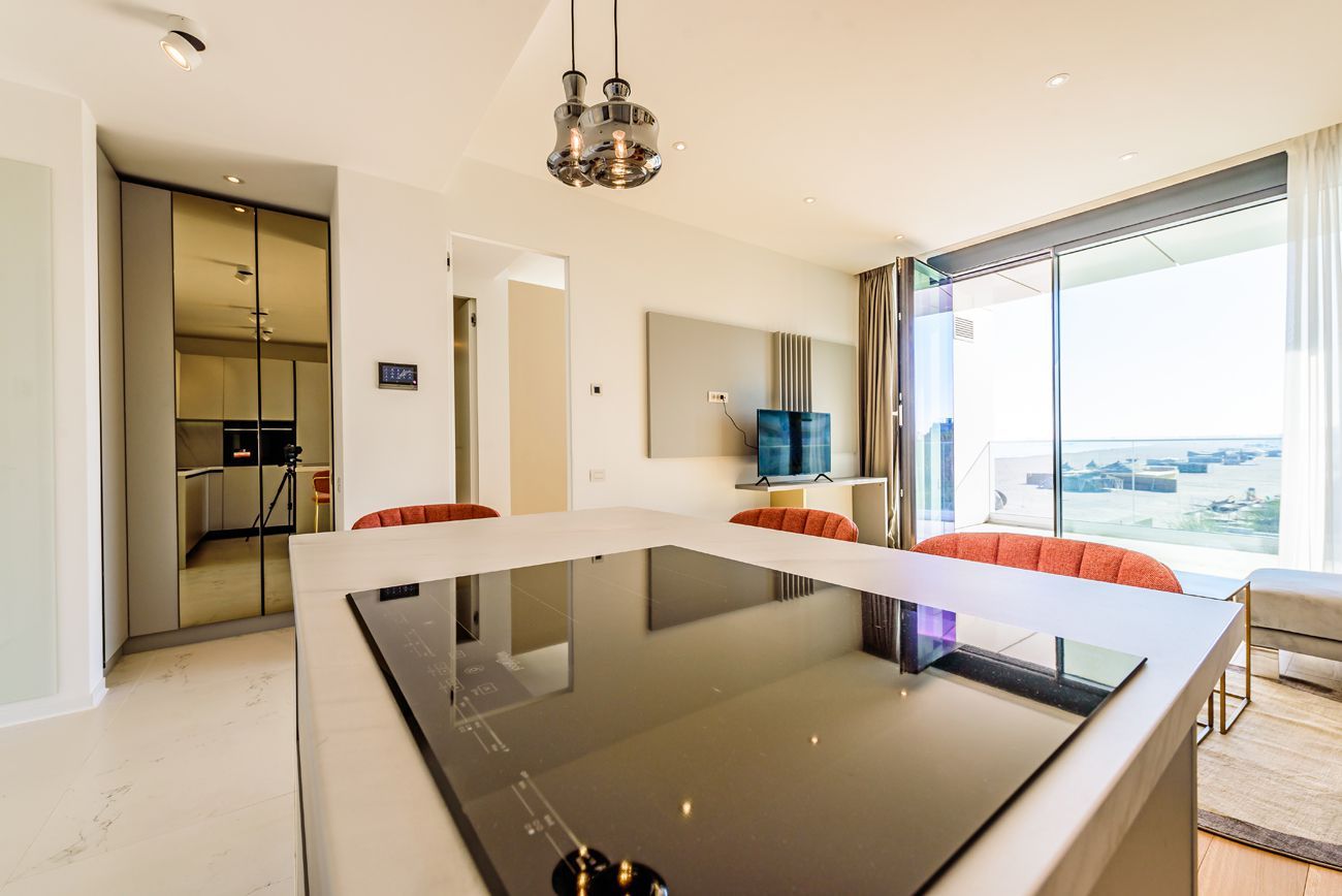 Apartamentul de la Malul Mării – Eleganță Contemporană în Inima Stațiunii - Poză 12