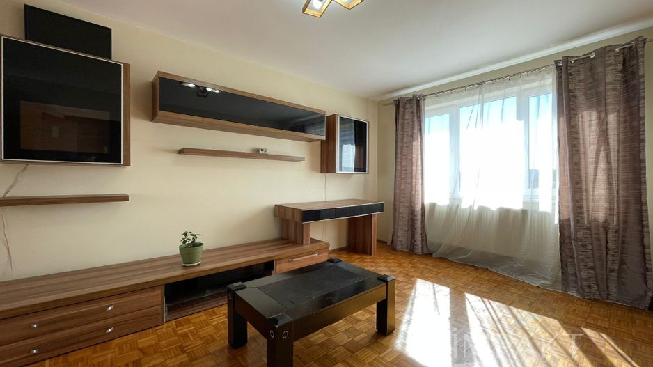 Închiriere 2 camere, central, 2 locuri de parcare - Poză 1