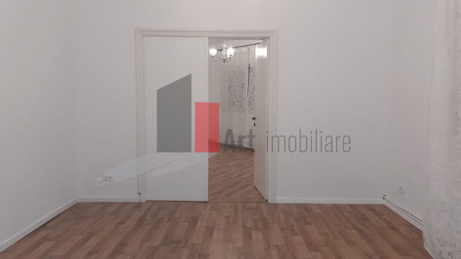 Spatiul "BAIXA" , parter de vila, renovat recent, liber - Poză 3