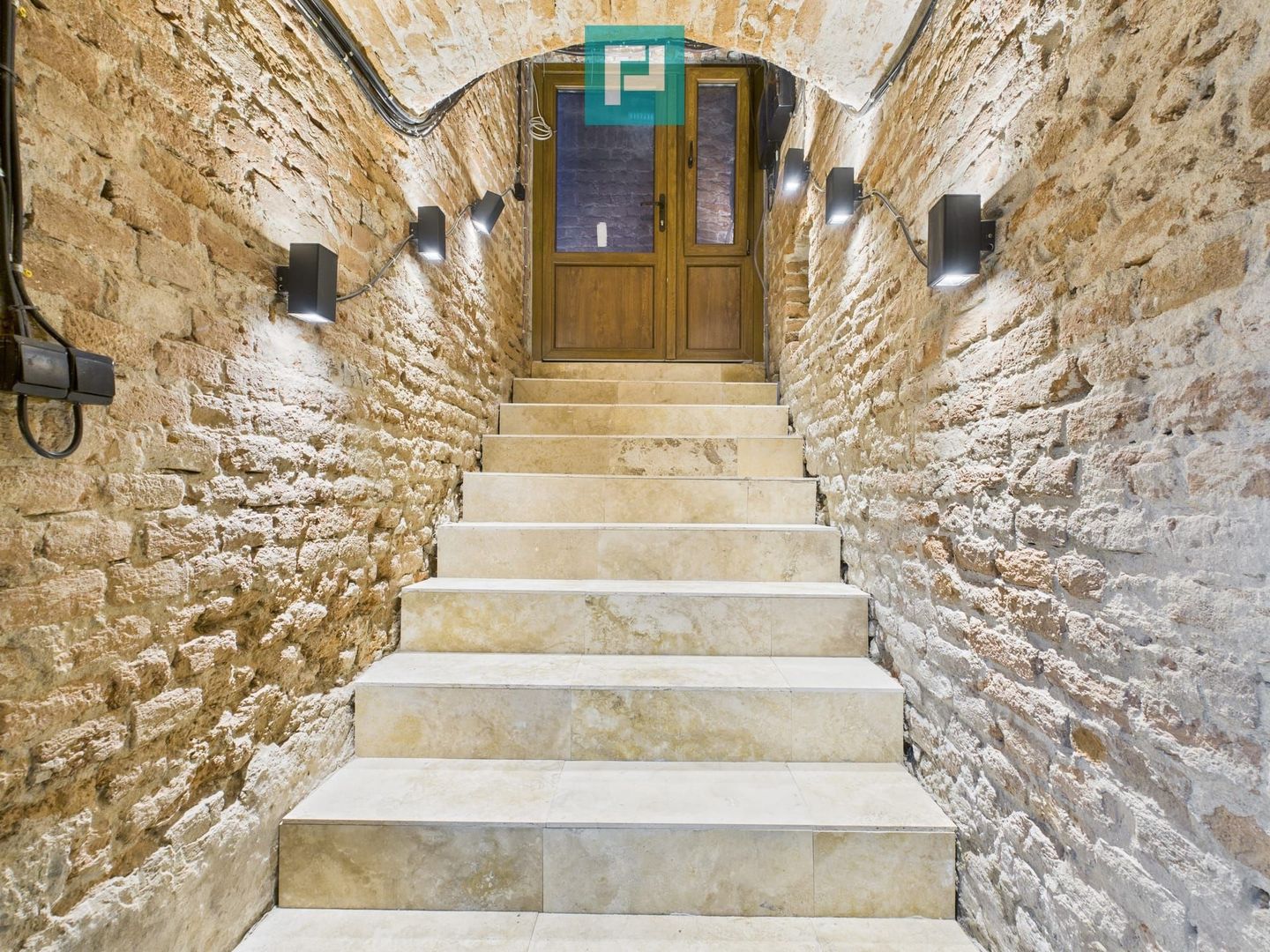 Eleganță subterană - pivniță exclusivistă Arad - Poză 25