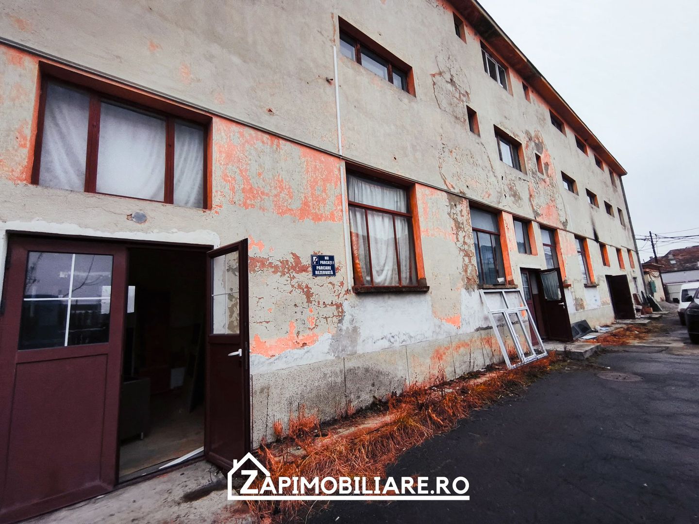 Cladire P+2  1000 mp utili 700 mp teren Semicentral - Poză 1