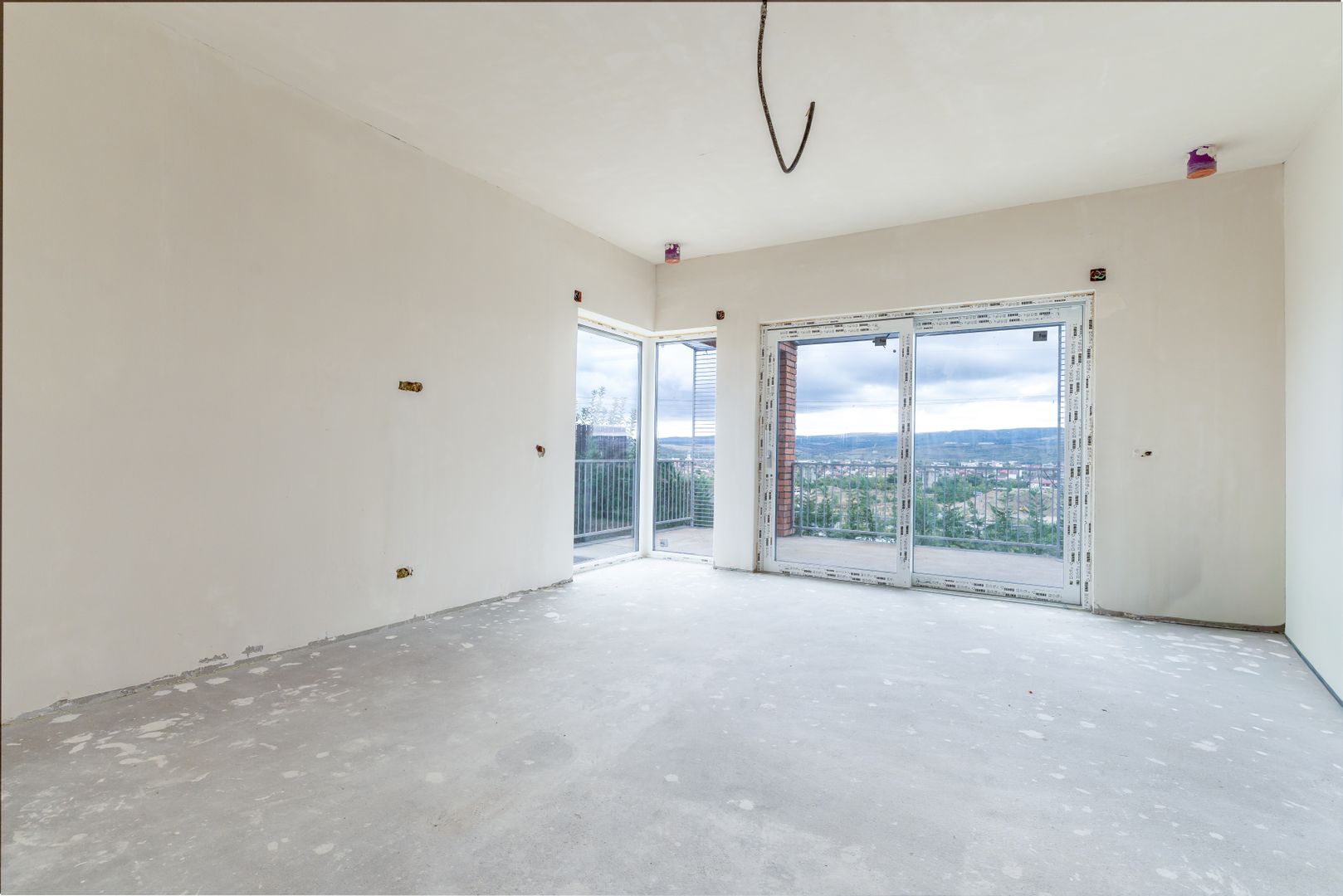 Duplex modern in Voronet, 136 mp utili, garaj si teren 325 mp - Poză 13