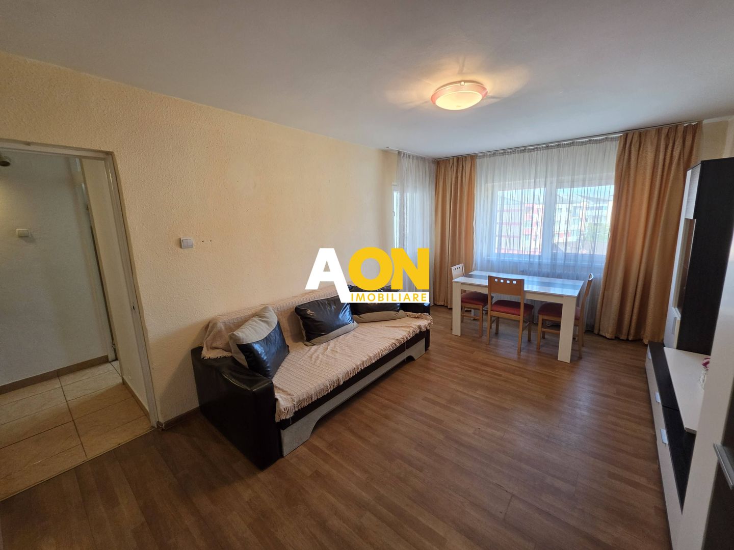 Apartament 3 camere, 68 mp utili, Cetate, zona Piata Cetate - Poză 2
