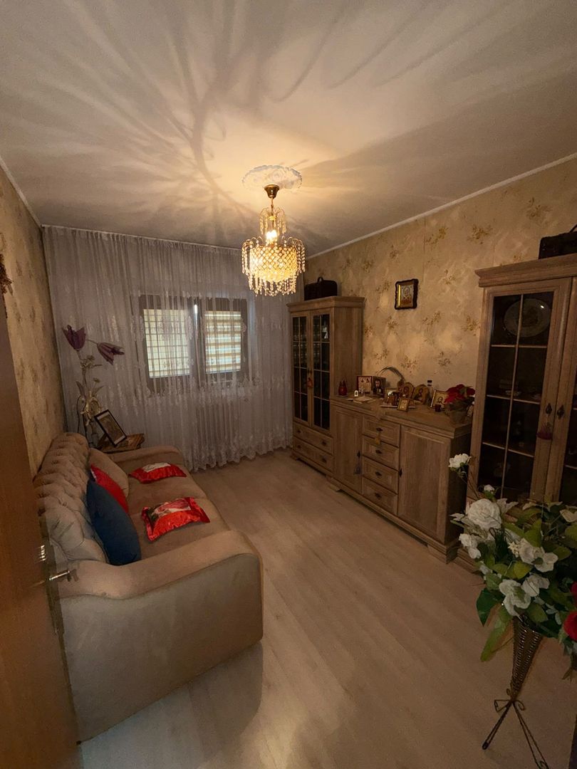 Apartament 4 camere de vanzare Crangasi - Poză 7