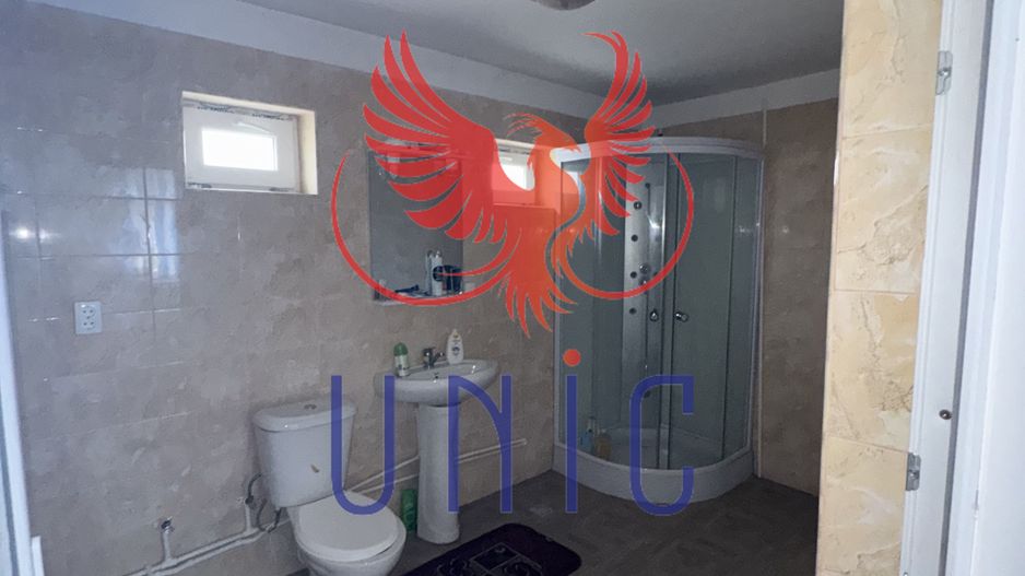 Casa situata in orasul Bals! - Poză 16