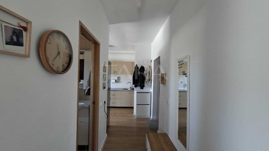 Apartament spațios pe 2 niveluri, complet mobilat și utilat. - Poză 3