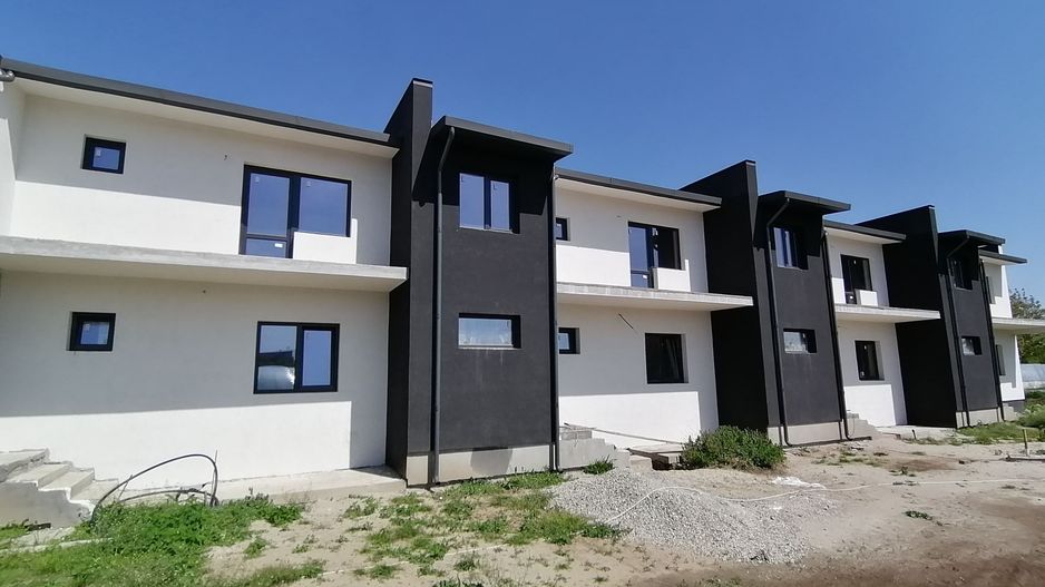 Casa P+1 in comuna 1 Decembrie - str. Victoriei - Poză 1