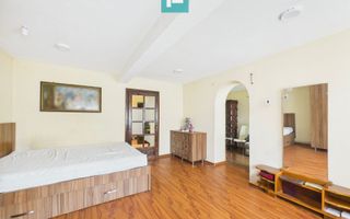 Casă cu 755 mp teren, zonă centrală Curtici - Poză 3