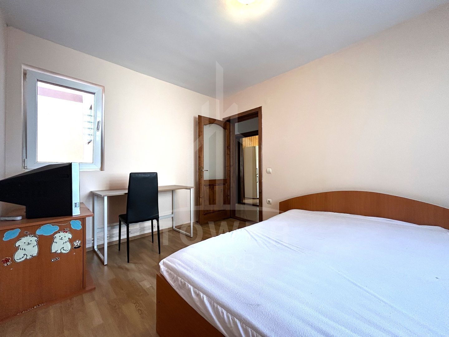 Apartament cu 3 camere, 2 băi și loc de parcare în curte – Turnișor - Poză 5