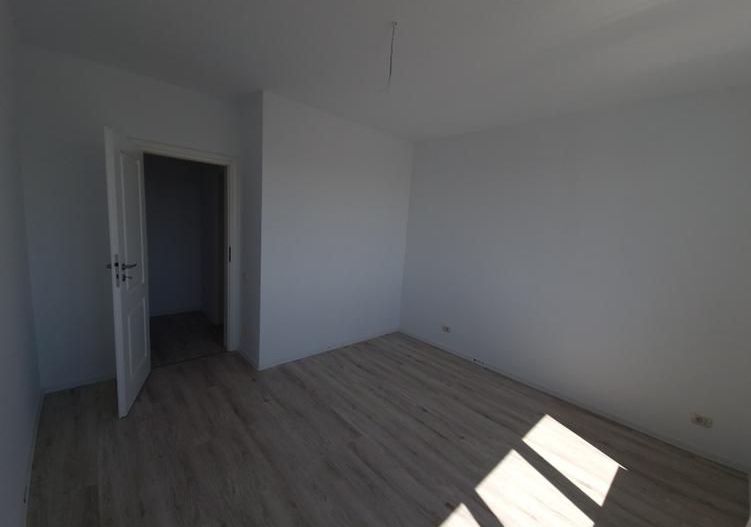 Vând apartament cu 2 camere, decomandat nou  + loc de parcare, situat in complex - Poză 10