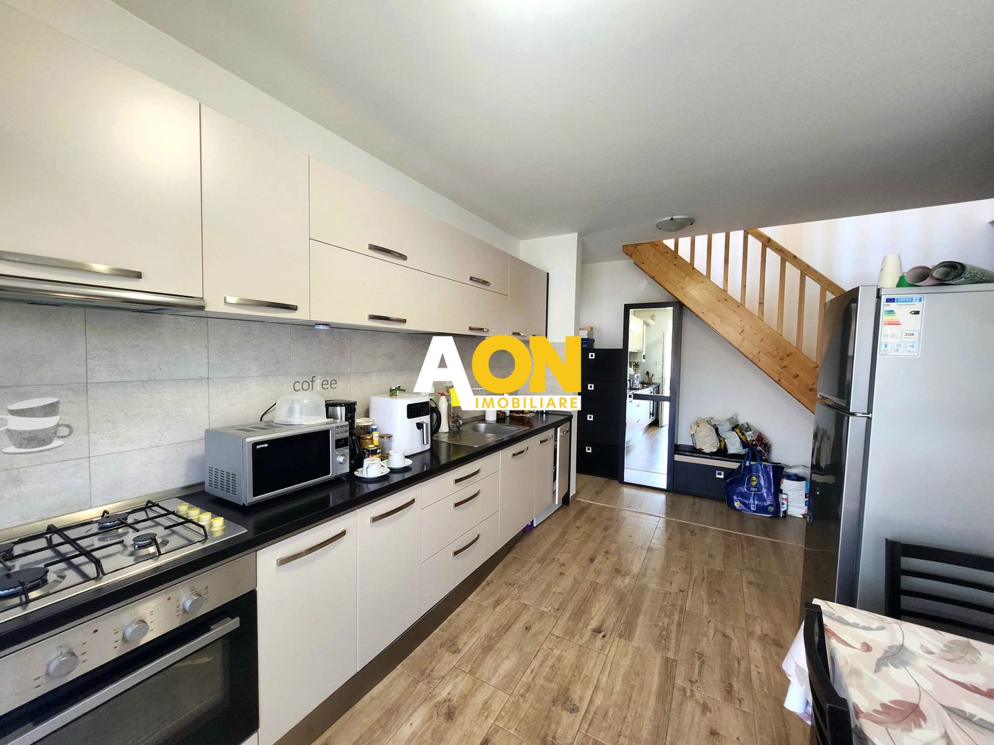 Apartament cu 2 Camere + Mansardă, Garaj, Bloc Nou, Zona Centru - Poză 2