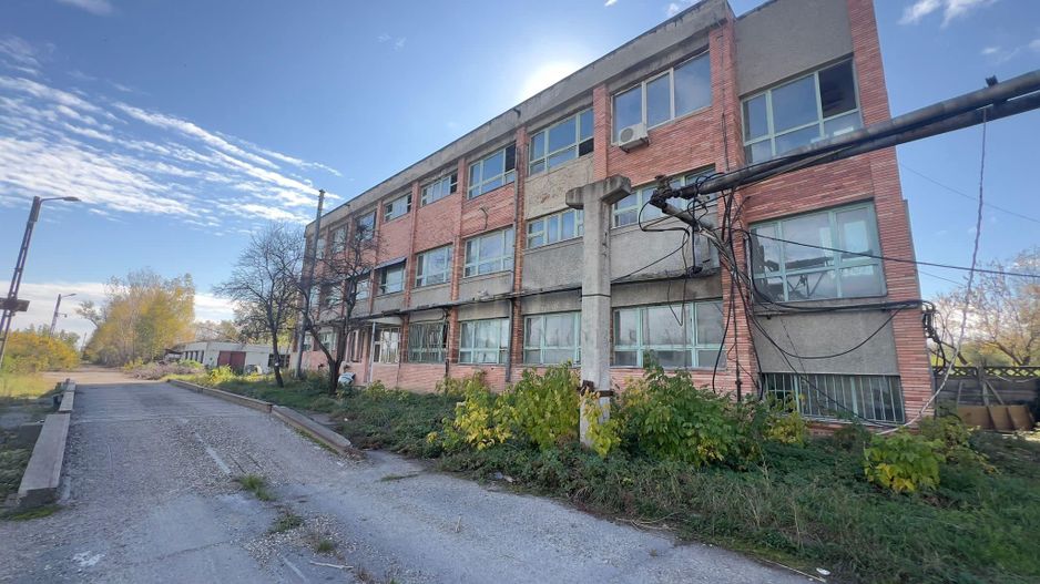 Teren plus Cladire in Onesti - Poză 1