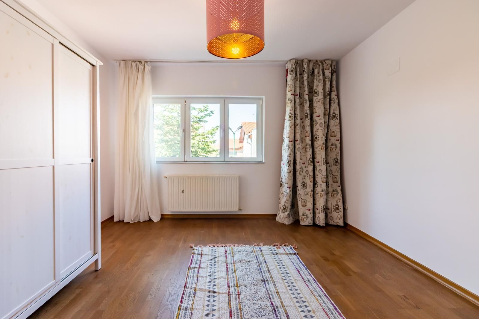 Vilă Individuală de Închiriat – Cartier Azur, 5 Camere, Terasă cu Jacuzzi, Curte 400 mp - Poză 6