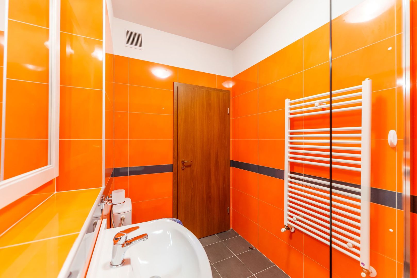 De închiriat apartament 2 cam deluxe în Subcetate - Poză 8