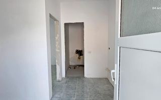 Vând apartament cu o camera, la  casa + baie proprie - zona centrala - Poză 7