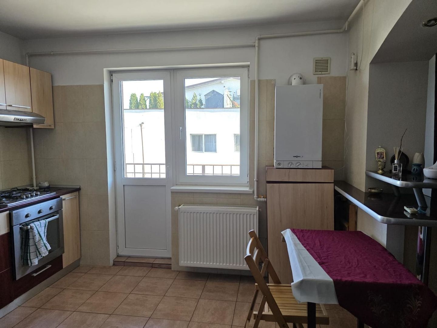 Garsonieră spațioasă Ozana, parcare, centrală proprie, balcon, pet friendly - Poză 6