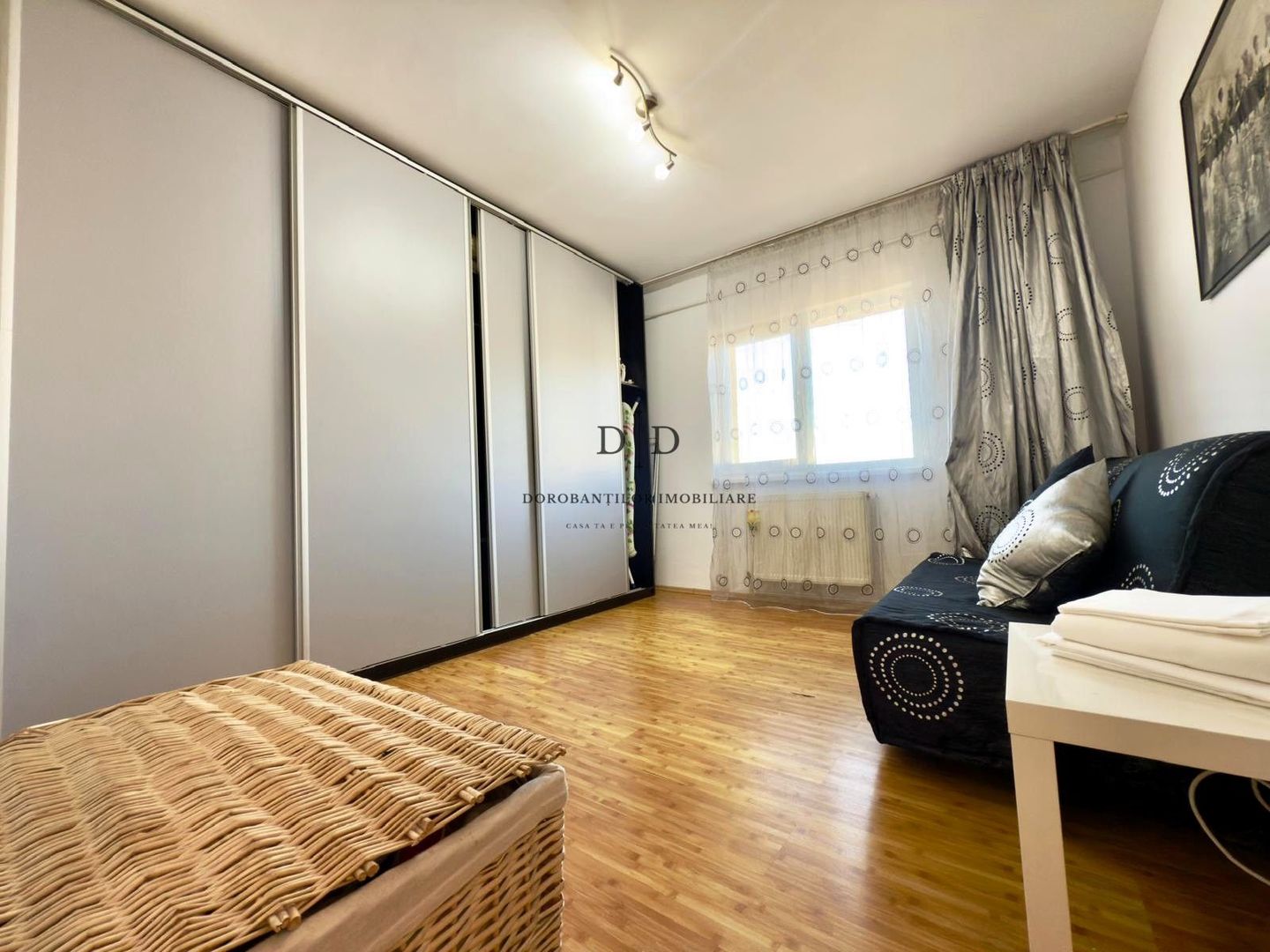 Închiriere apartament 3 camere – Calea Dorobanților-Parcare exterioară - Poză 9