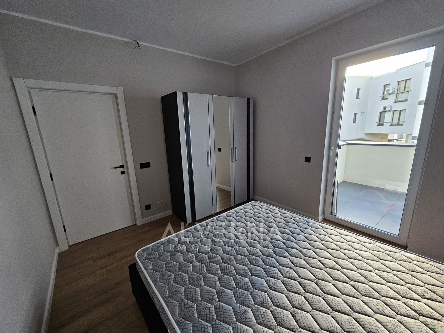 Apartament 2 camere | 45 mp + balcon | zona Bulgaria | Parcare* - Poză 4