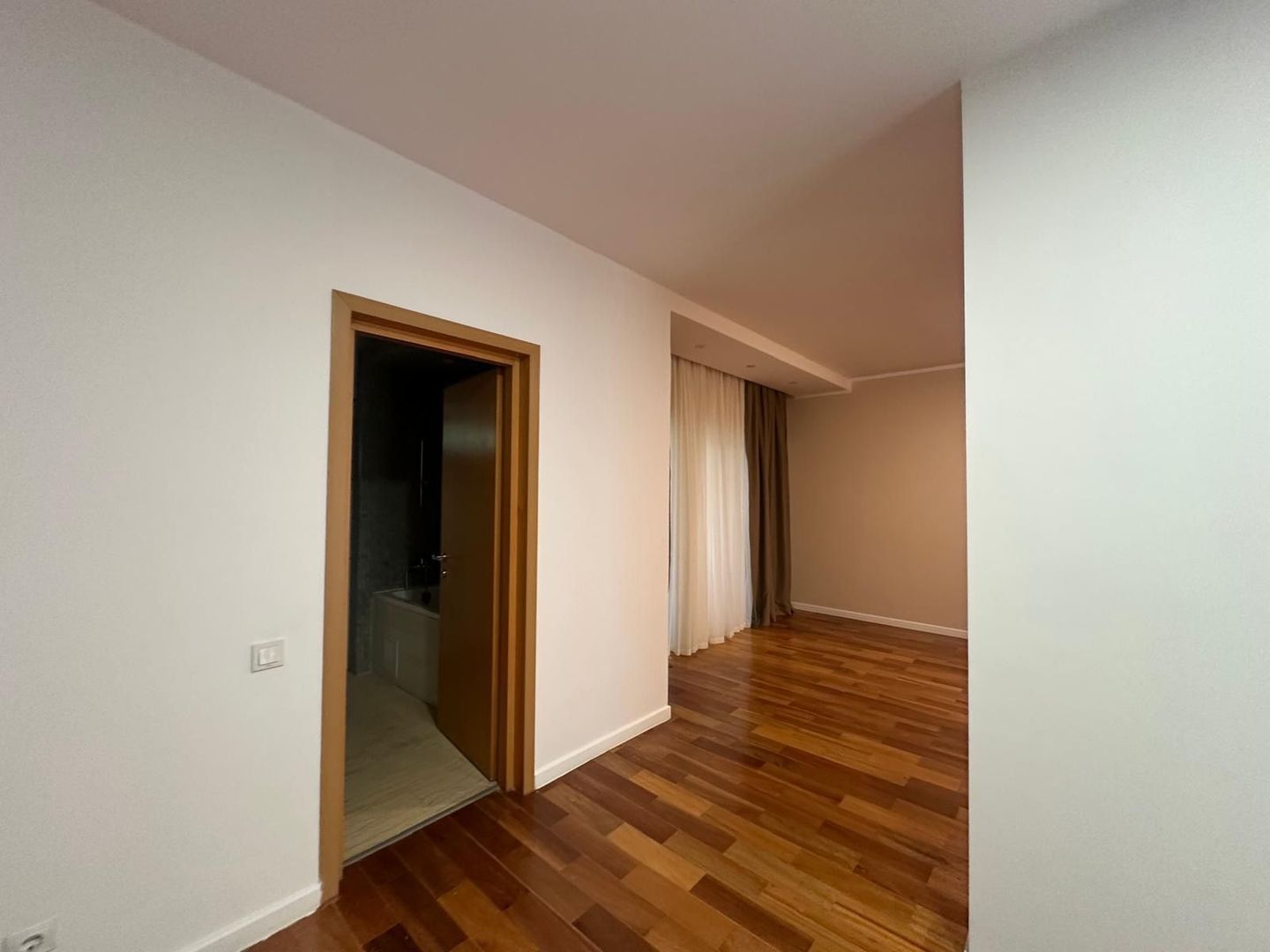 Vila 6 camere || Erou Iancu Nicolae || Garaj - Poză 8