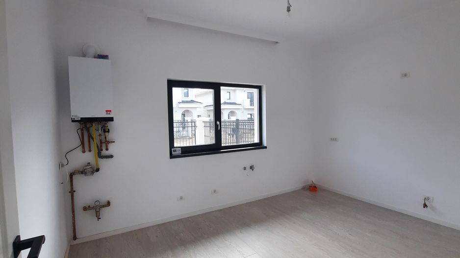 Duplex frumos cu arhitectura mediteraneana - Poză 6