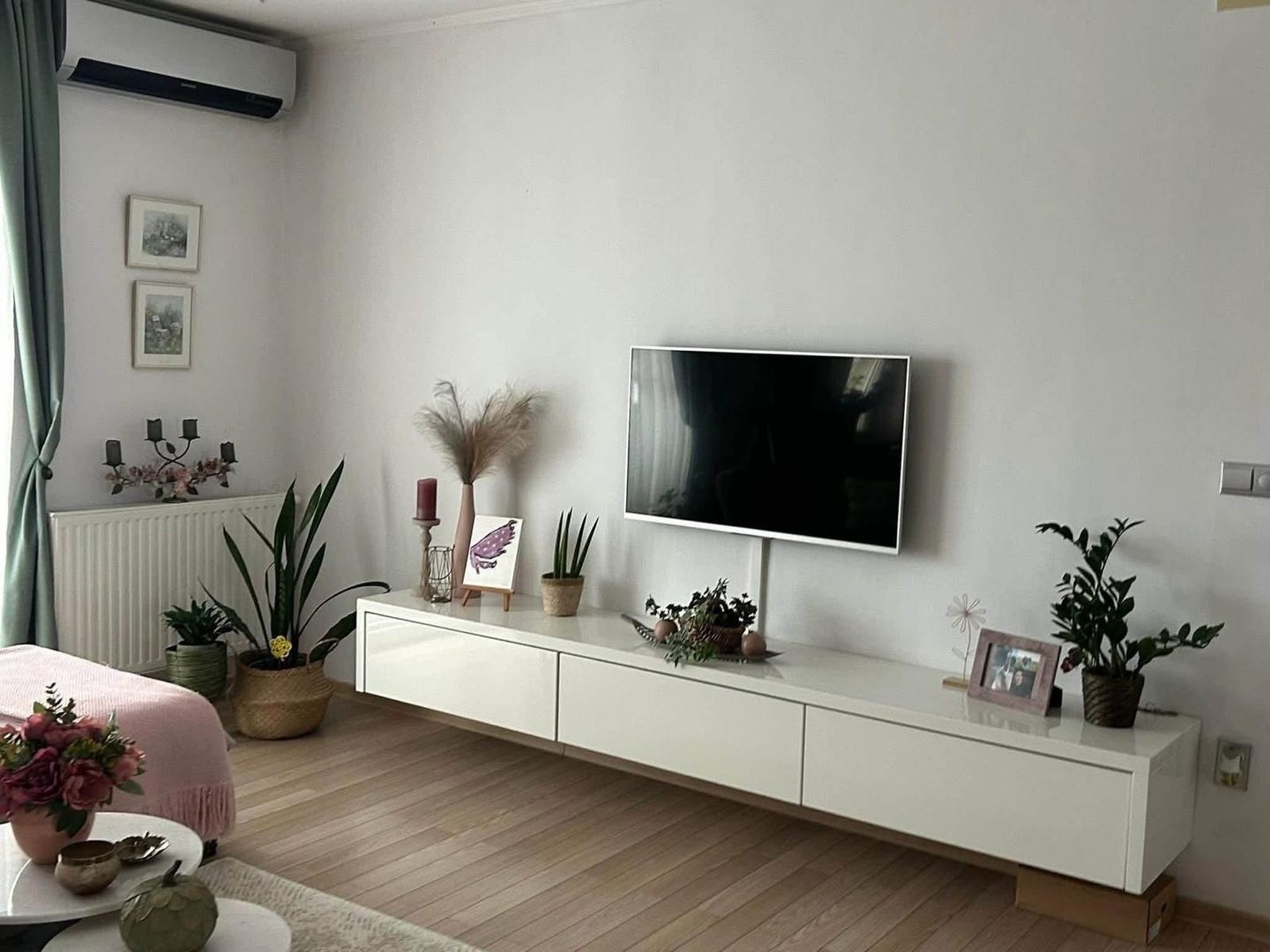 Vând apartament deosebit, situat într-o zonă semicentrală, liniștită și foarte plăcută, ideal pentru cei care își doresc confort și intimitate. - Poză 3