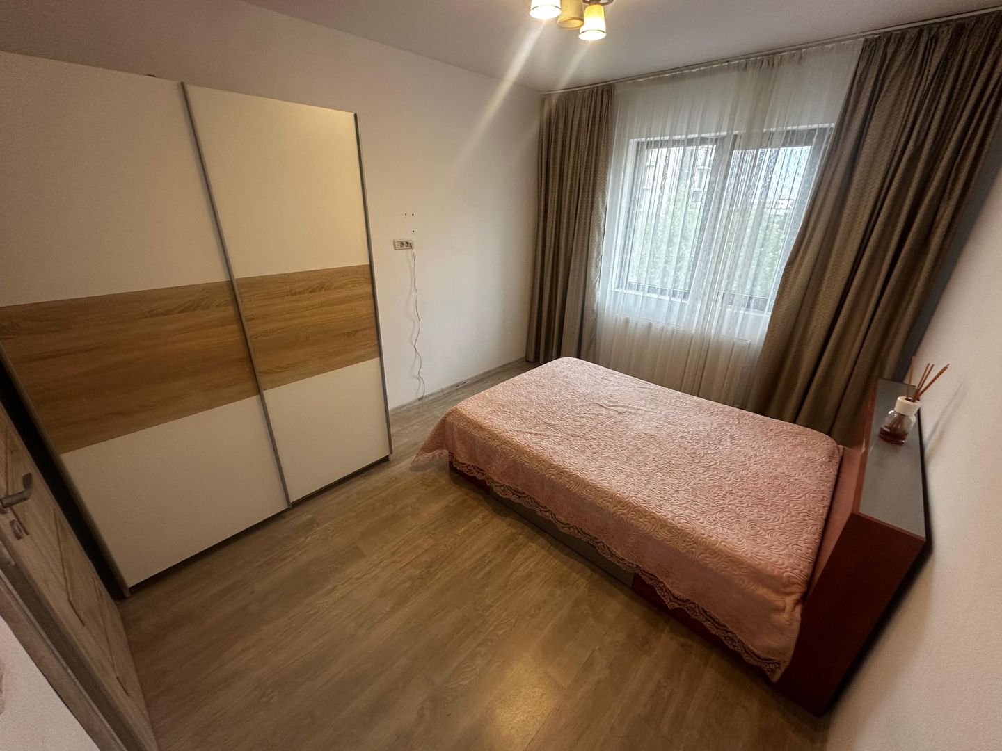 AP. 2 CAMERE - PARULUI, BLOC NOU, LOC PARCARE, BUCATARIE INCHISA - Poză 2