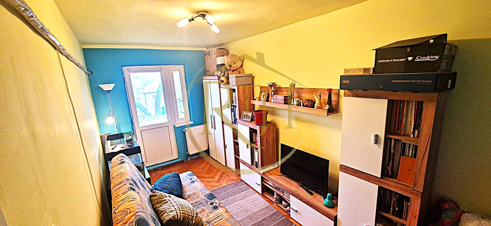 Vand apartament cu 4 camere in zona spitalul judetean,comision ,,0'' - Poză 8