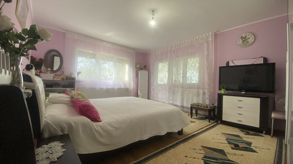 Oaza de liniste si verdeata! Vanzare casa cu 5 camere in Pucioasa - Poză 9