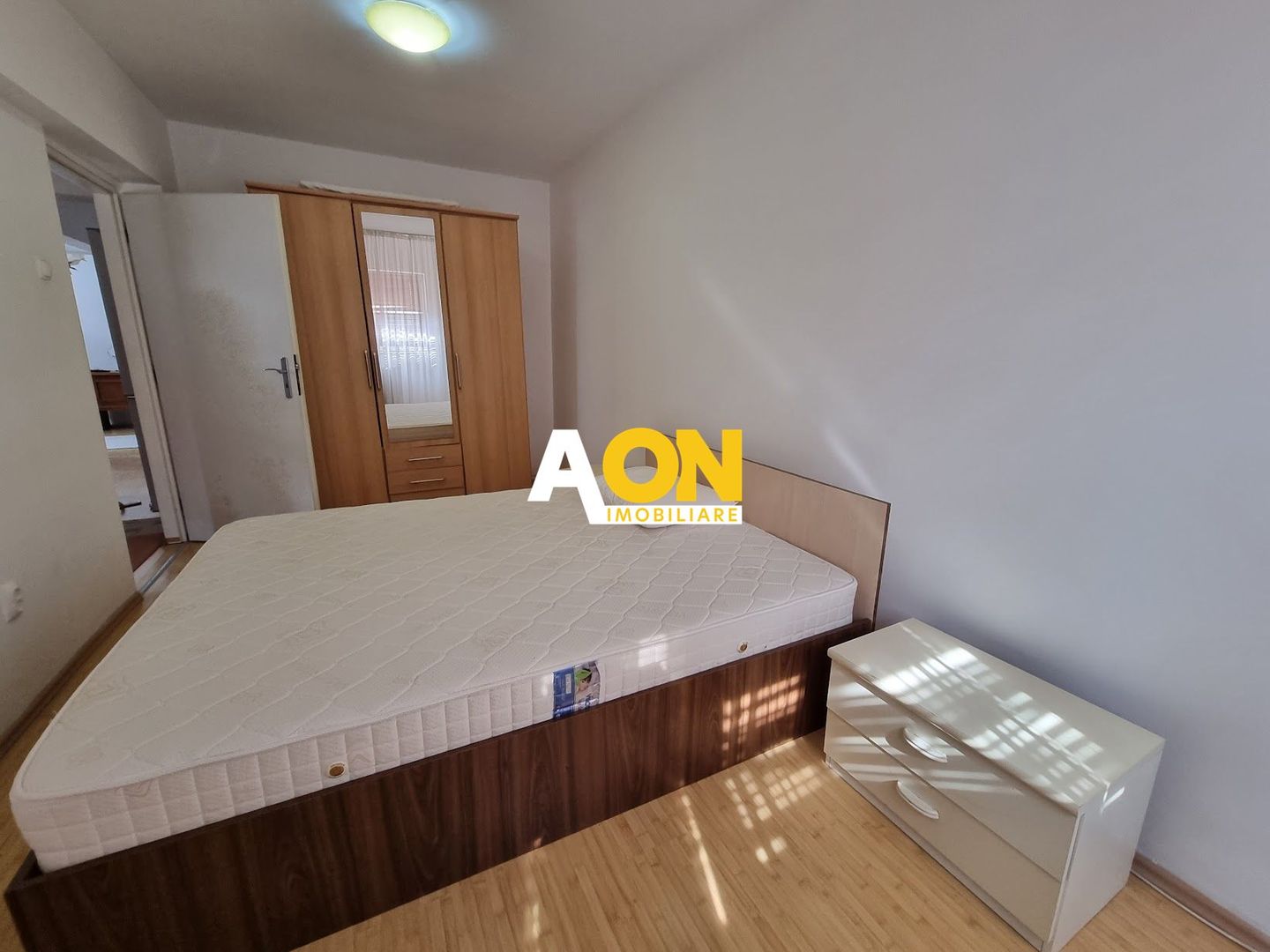 Apartament  3 Camere Zona Liceul Sportiv - Poză 2