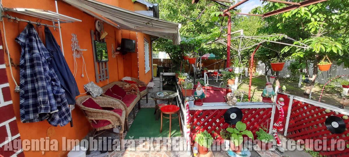 Casă de cărămidă, cu 4 camere, 417mp teren, lăngă Gara de Sud, Tecuci - Poză 1