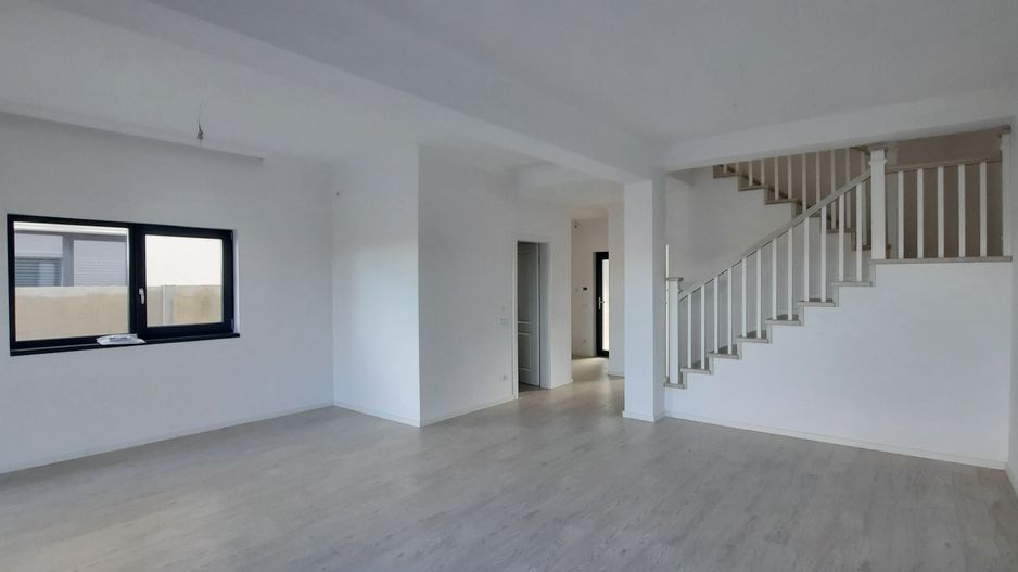 Duplex frumos cu arhitectura mediteraneana - Poză 1