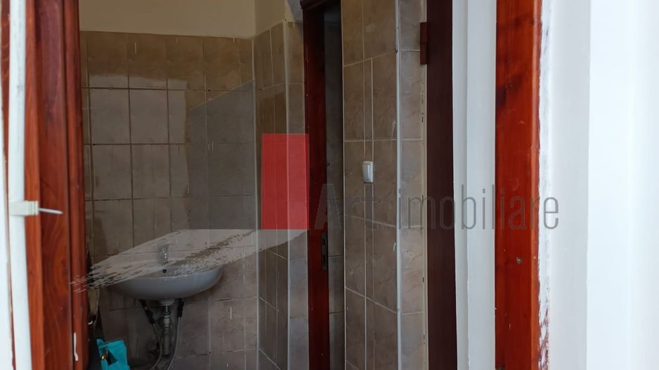 Vila  de inchiriat recent renovata - Poză 30