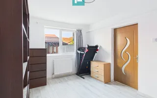Casă spațioasă cu 4 camere în Vladimirescu - Poză 11