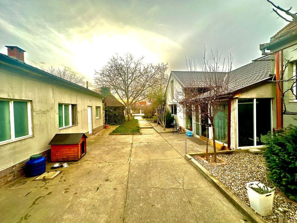 Casa moderna, 2 corpuri de cladire, teren 1000 mp, zona Aradul Nou - Poză 14