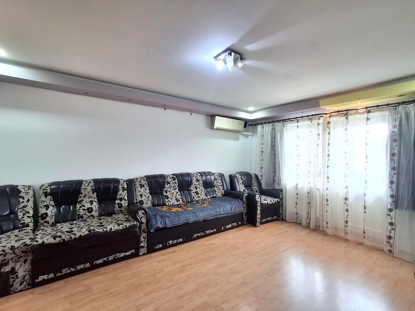 De Vanzare Apartament cu 3 camere  Mall Vitan imobil constr 1985-1990 - Poză 4