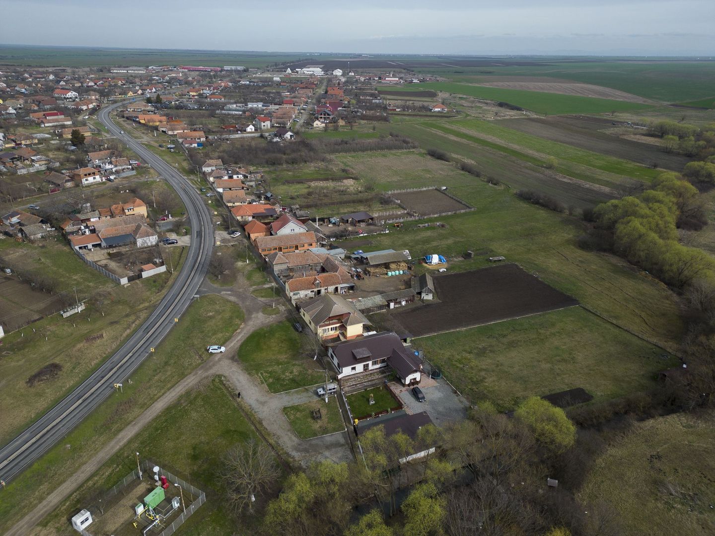 Proprietate imobiliară cu potențial extraordinar! - Poză 46