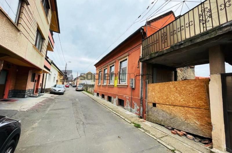 Casa situata ultracentral cu proiect autorizat - Poză 3
