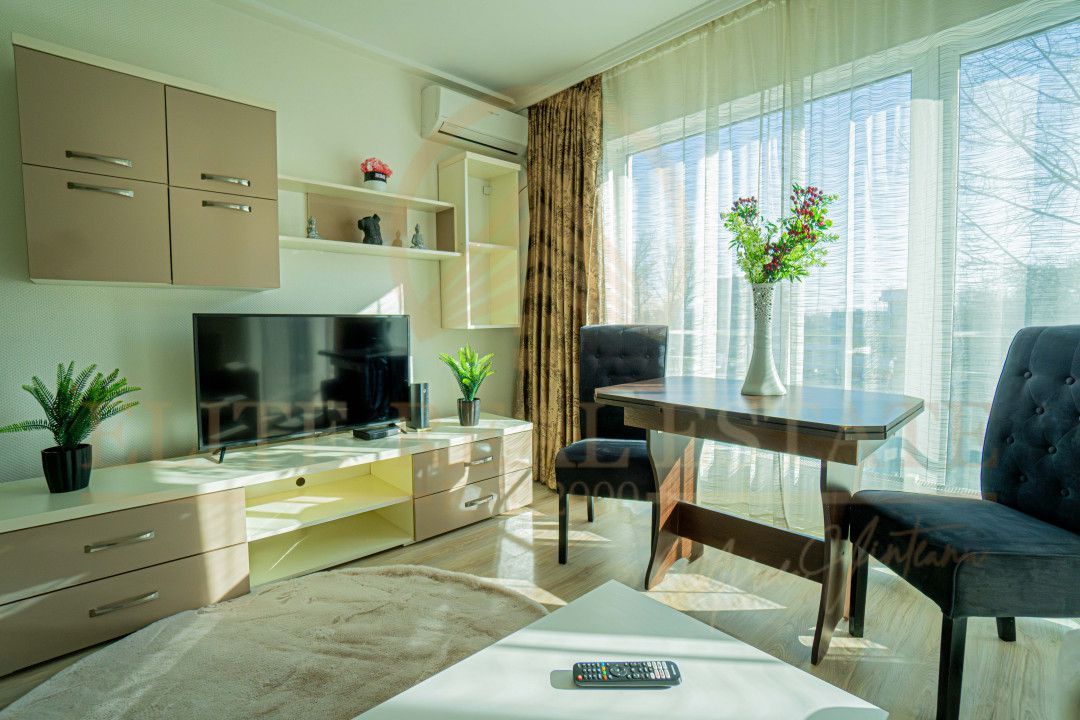 Apartament 2 camere – Mamaia, zona de intrare – Piscină - Poză 1