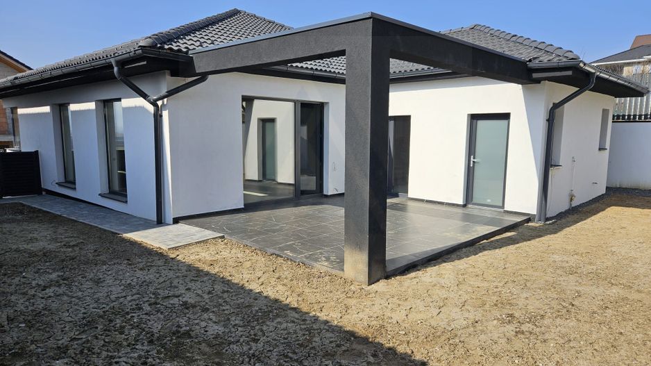 Casa individuala pe un singur nivel 123 mp teren 390 mp in Sura Mare - Poză 1