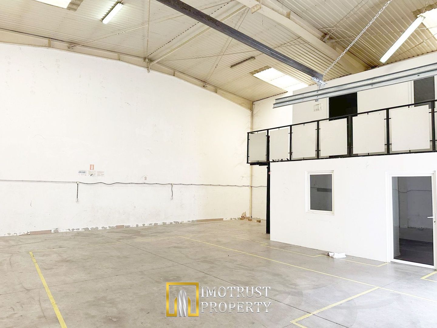 Hala mica de inchiriat Arad central 167 mp, cost redus, acces TIR - Poză 7