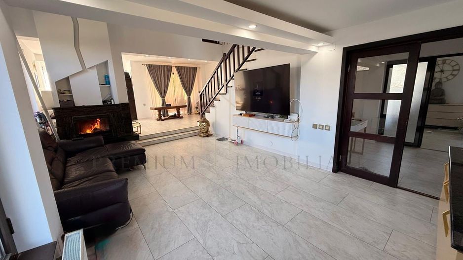 Casa de Vânzare la 4 km de Onești - Poză 2