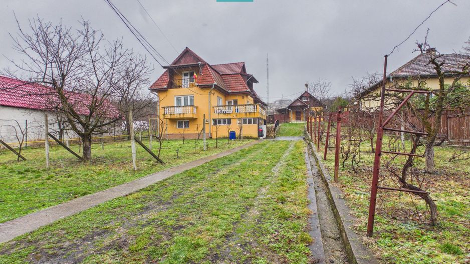 Vilă stil montan, 270 mp, teren 3000 mp - Poză 3