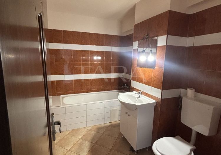 Apartament cu 2 camere in zona centrala - Poză 3