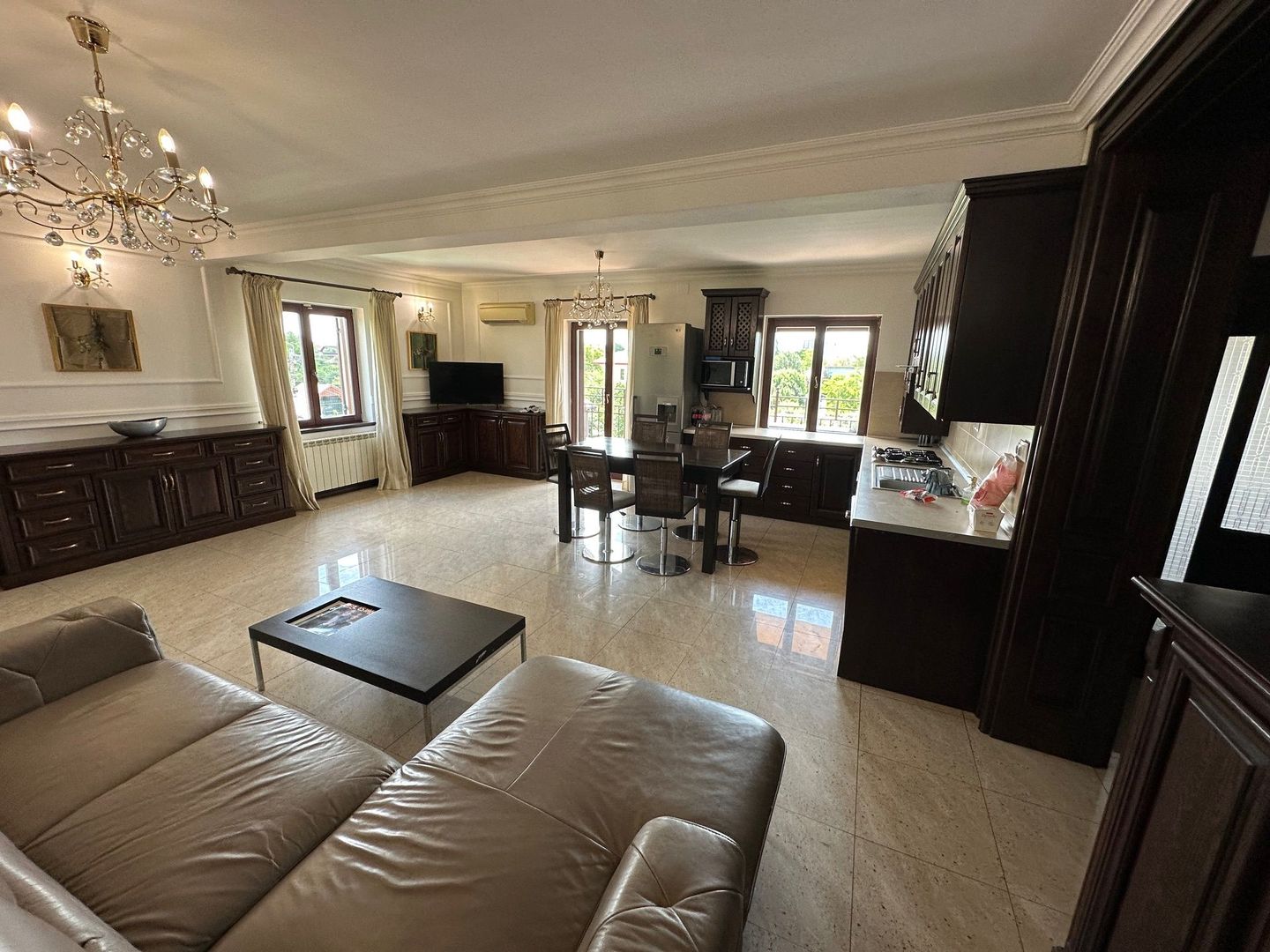 Apartament spatios zona Lipovei - Poză 1